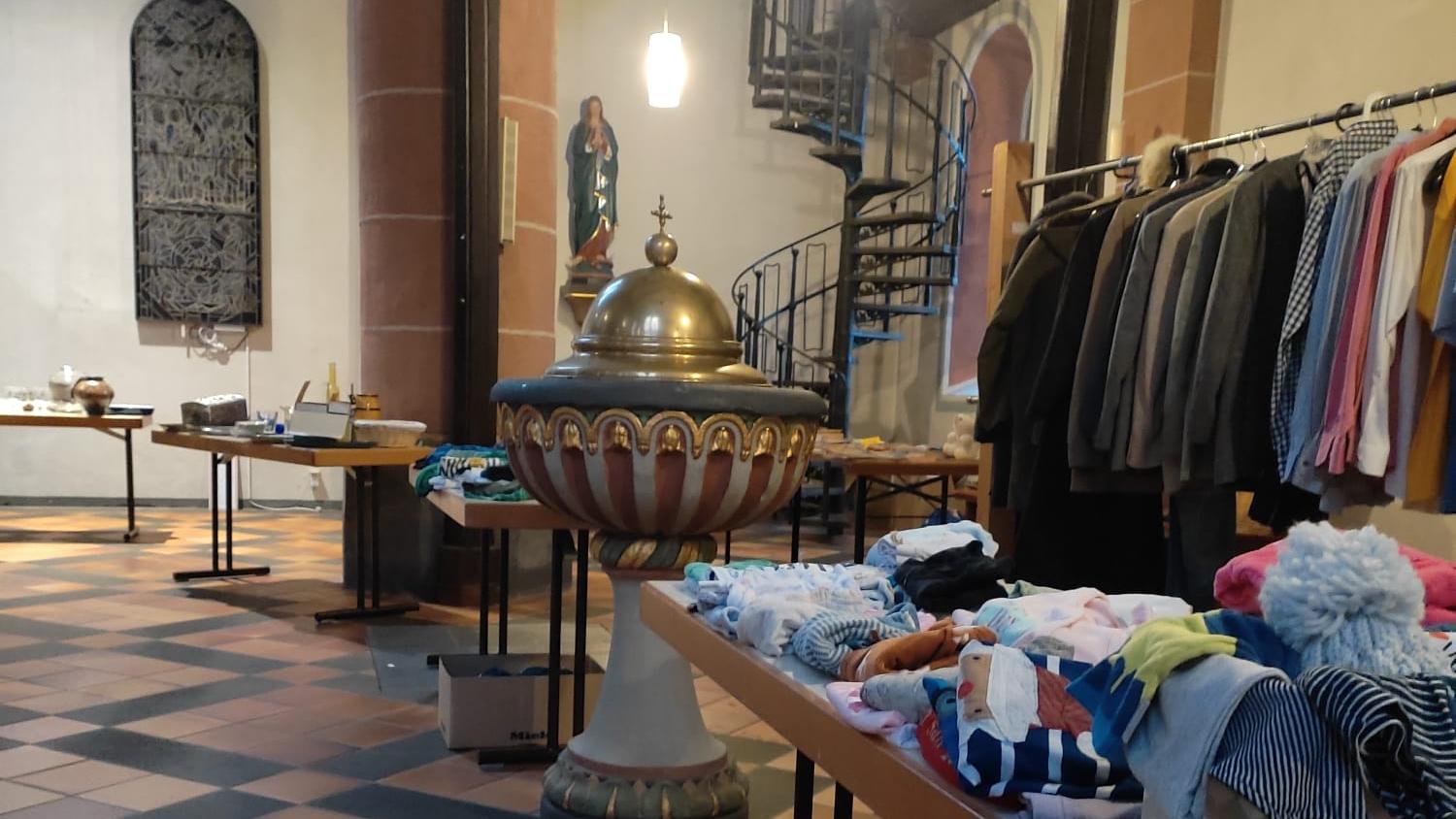 Kleider in der Verschenkekirche